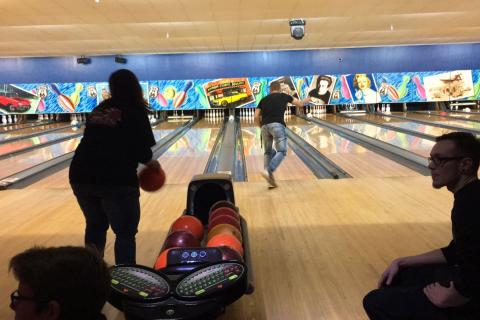 bowling-5e69092f2f400.jpeg